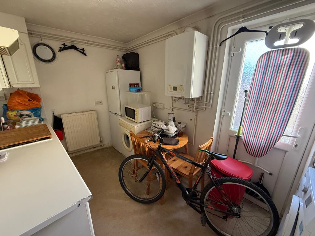 Lot: 31 - TERRACE HOUSE FOR IMPROVEMENT IN COLCHESTER CITY CENTRE - Alternative view of the kitchen and back door